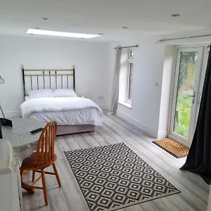 https://holiday-out-house.cambridgehotelsuk.com