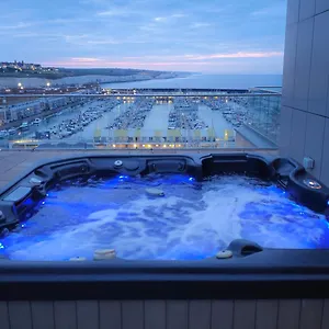 https://sea-view-penthouse-luxurious-modern-free-parking-large.brighton-hotels-england.com